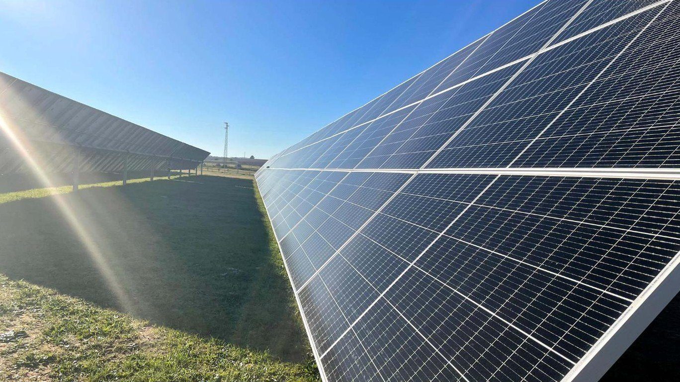 Bifacial solar modules on trackers at Carwarp